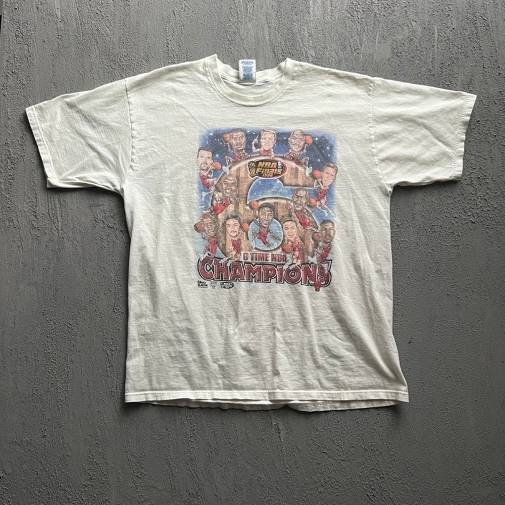 Vintage  Chicago Bulls Shirt XL White 1990s NBA 6 Time Champions 1998